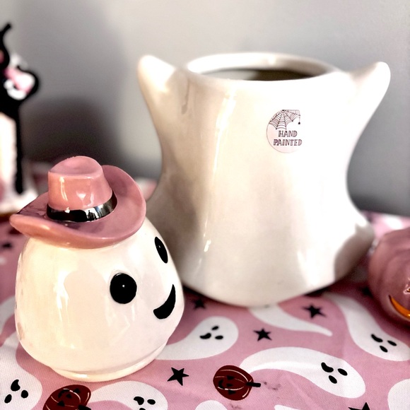 Cobwebs & Cauldrons Cowgirl Ghost Cookie Jar with Pink Cowboy Hat Halloween NEW - Picture 5 of 5
